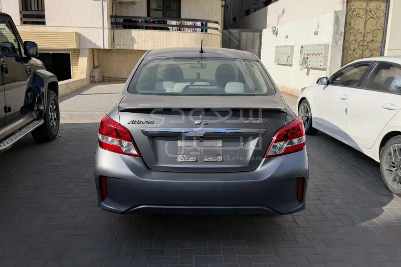 2021 متسوبيشي اتراج