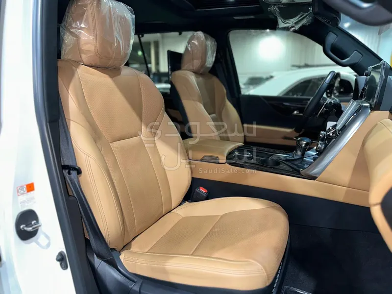 2024 لكزس إل إكس 600