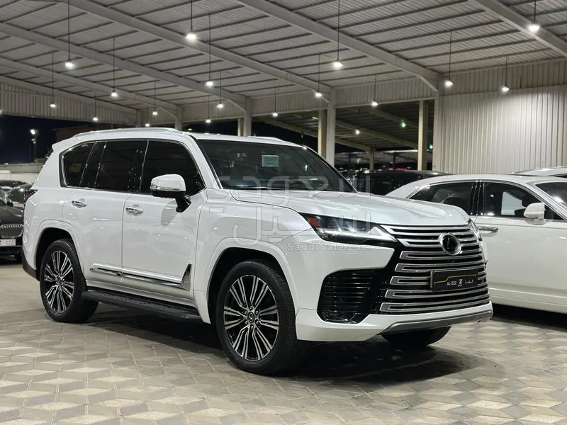 2024 لكزس إل إكس 600