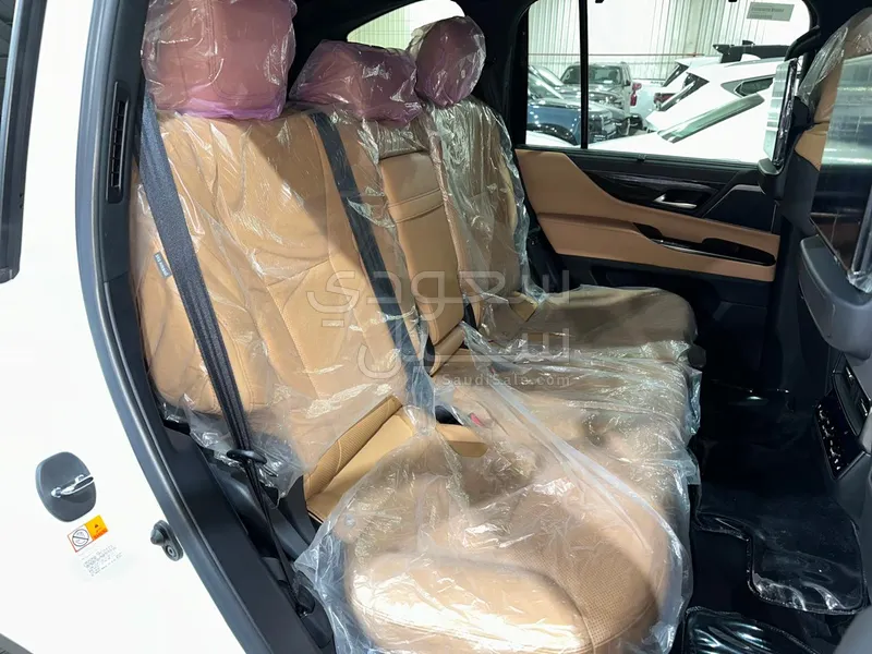 2024 لكزس إل إكس 600