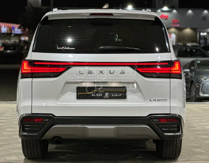 2024 لكزس إل إكس 600