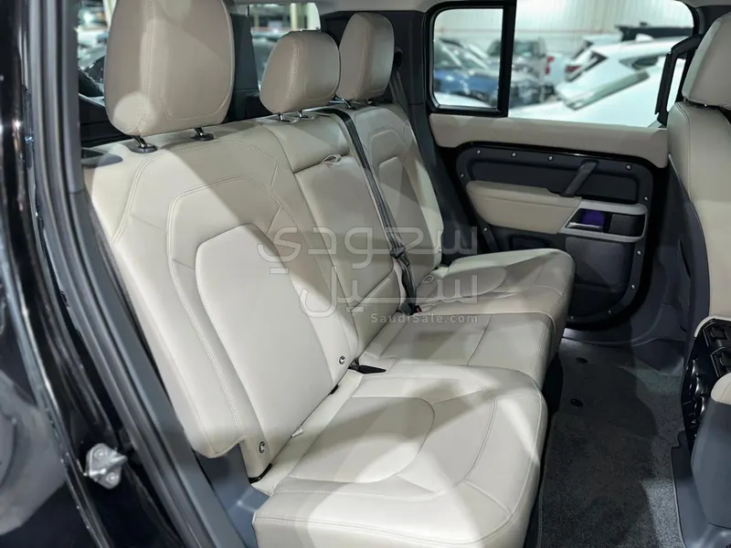 2024 لاند روفر ديفيندر اس اي