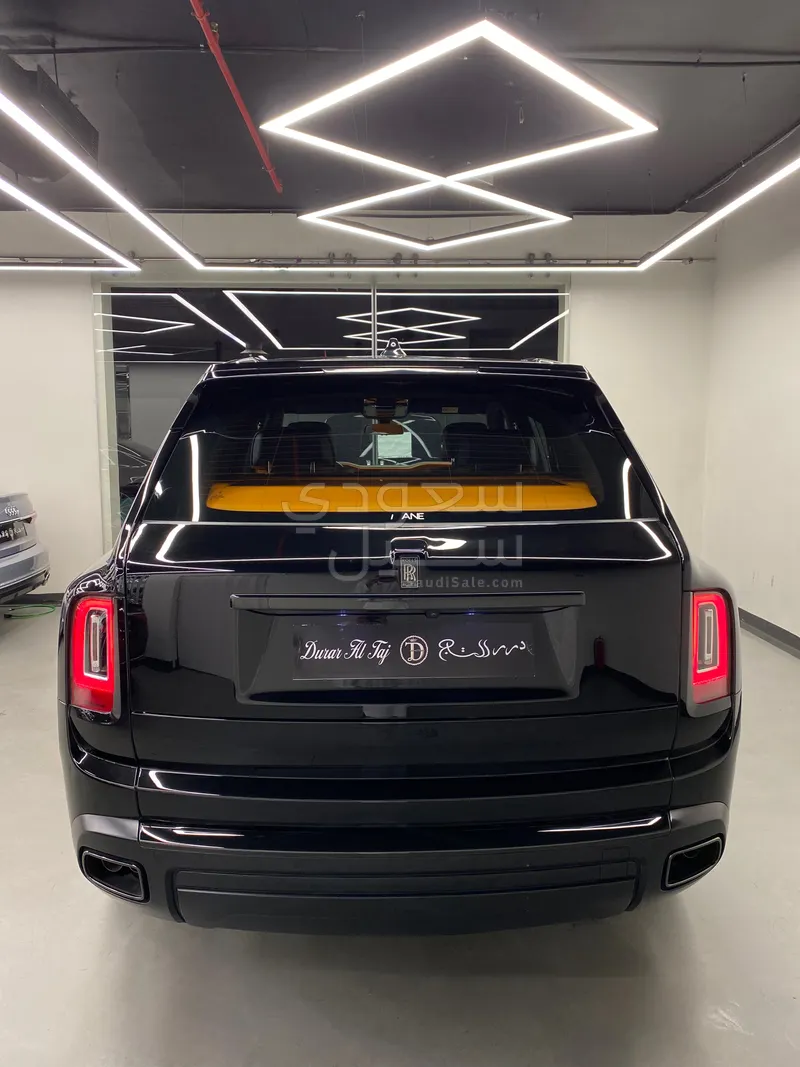 2022 رولز رويس كولينان بلاك بادج