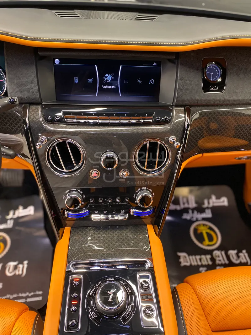 2022 رولز رويس كولينان بلاك بادج