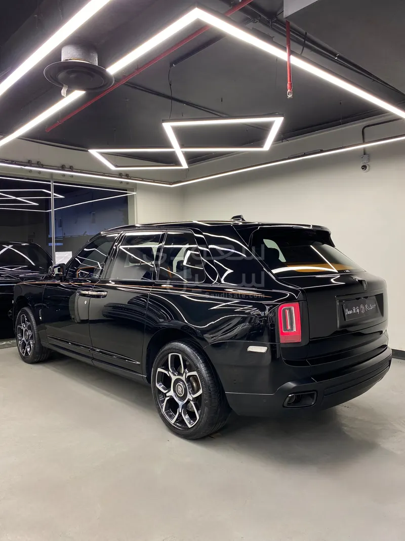 2022 رولز رويس كولينان بلاك بادج