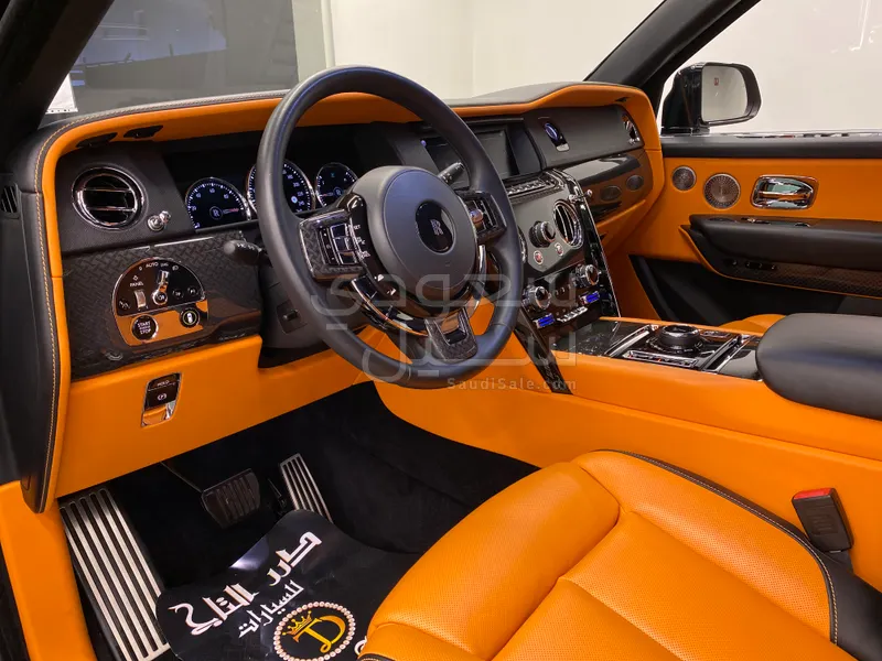 2022 رولز رويس كولينان بلاك بادج