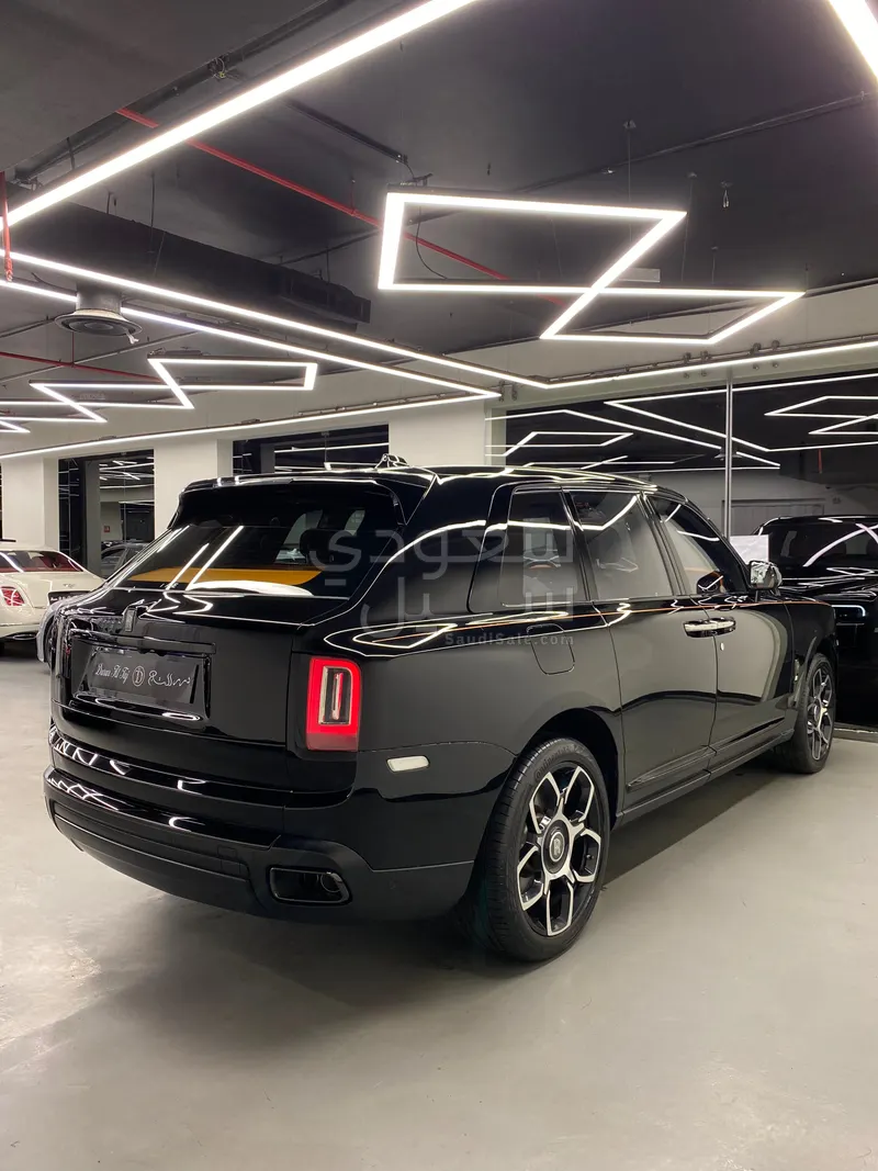 2022 رولز رويس كولينان بلاك بادج