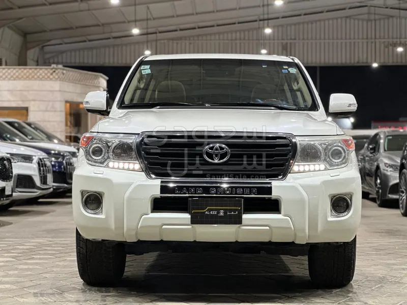 2014 تويوتا لاند كروزر جي اكس ار