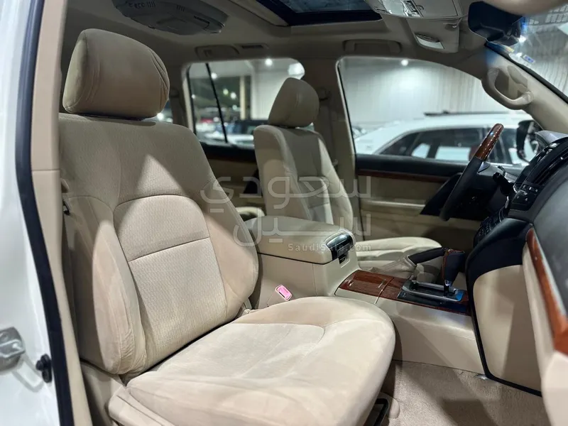 2014 تويوتا لاند كروزر جي اكس ار