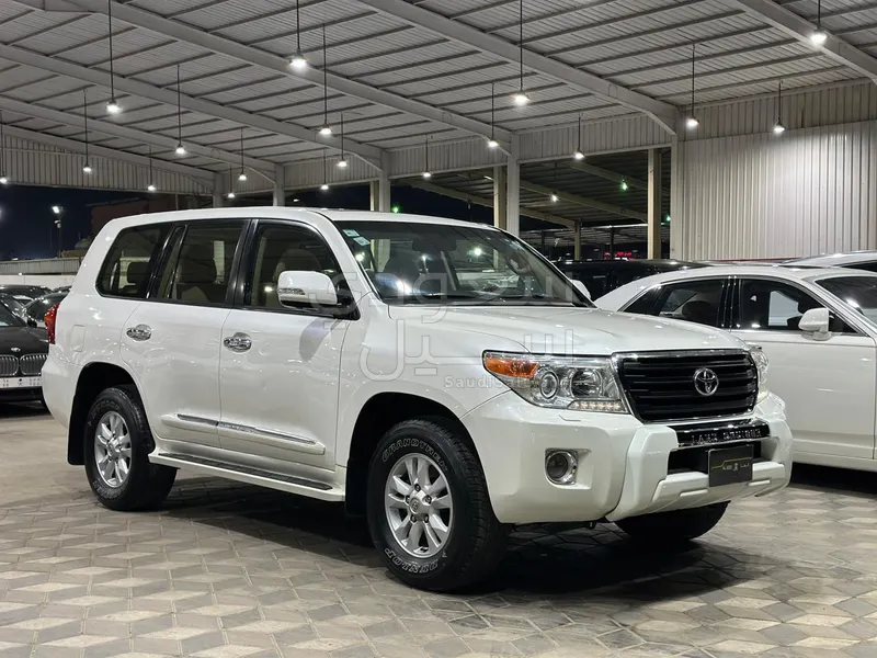 2014 تويوتا لاند كروزر جي اكس ار