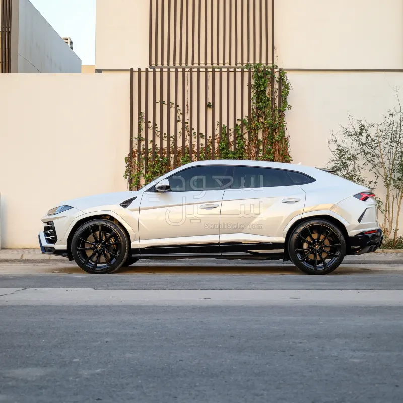 2021 لمبرجيني اوروس