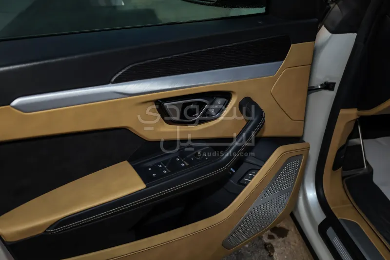 2021 لمبرجيني اوروس