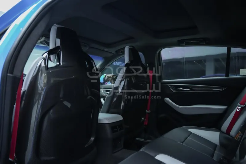 2022 كاديلاك سي تي 5 في بلاك وينج