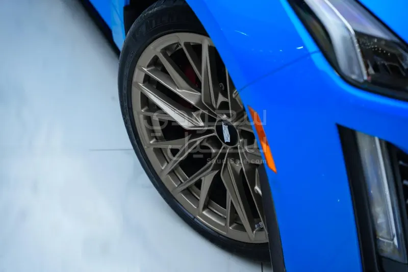 2022 كاديلاك سي تي 5 في بلاك وينج