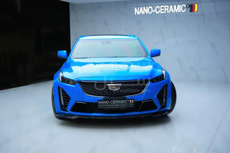 2022 كاديلاك سي تي 5 في بلاك وينج