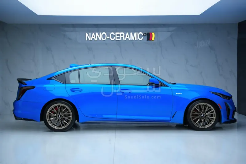 2022 كاديلاك سي تي 5 في بلاك وينج