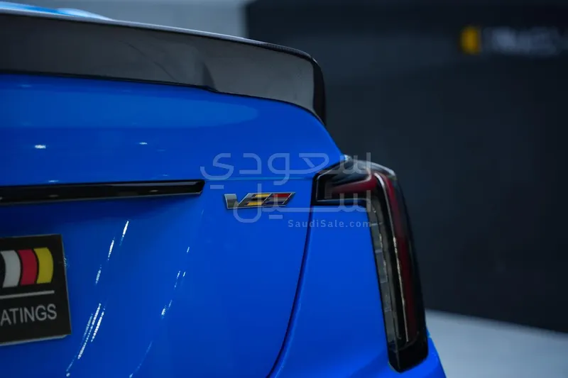 2022 كاديلاك سي تي 5 في بلاك وينج