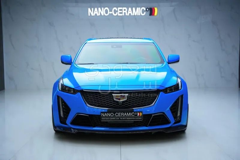 2022 كاديلاك سي تي 5 في بلاك وينج