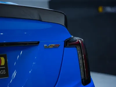 2022 كاديلاك سي تي 5 في بلاك وينج