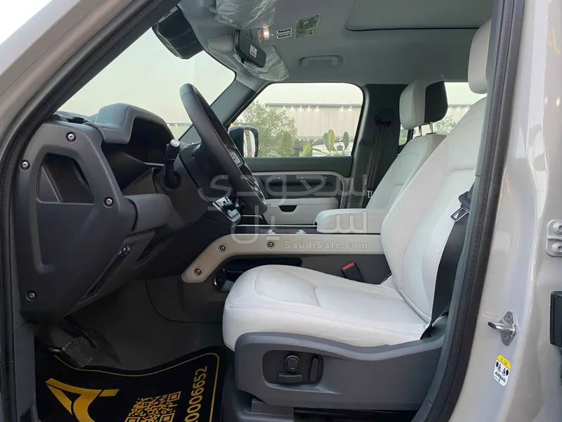 2026 لاند روفر ديفيندر اتش اس اي