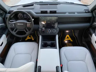 2026 لاند روفر ديفيندر اتش اس اي