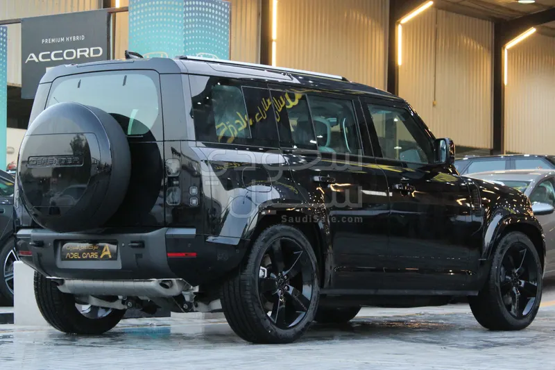 2026 لاند روفر ديفيندر اتش اس اي