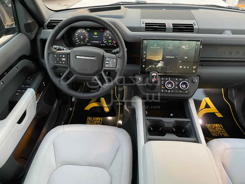 2026 لاند روفر ديفيندر اتش اس اي