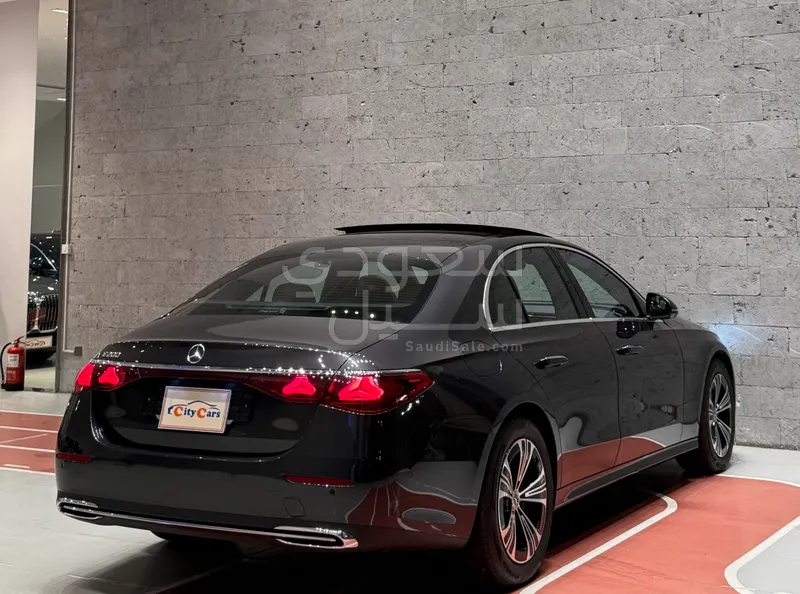 2025 مرسيدس - بنز إي 200