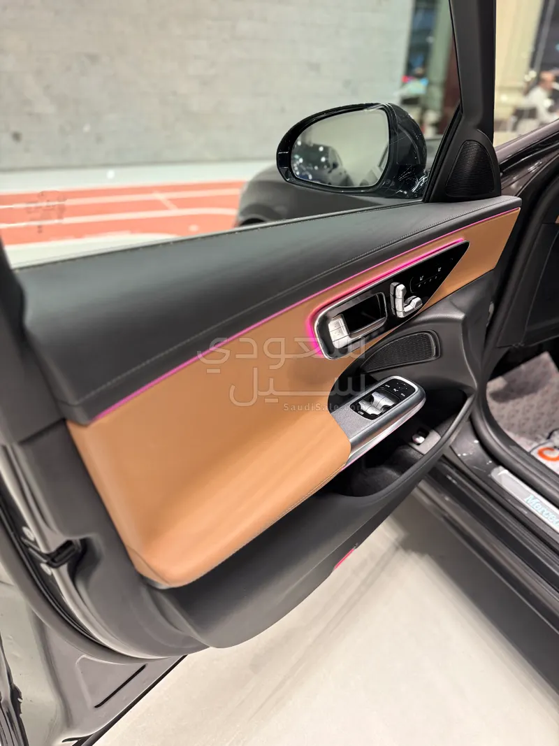 2025 مرسيدس - بنز إي 200