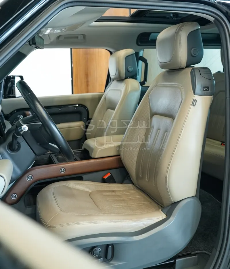 2022 لاند روفر ديفيندر 90