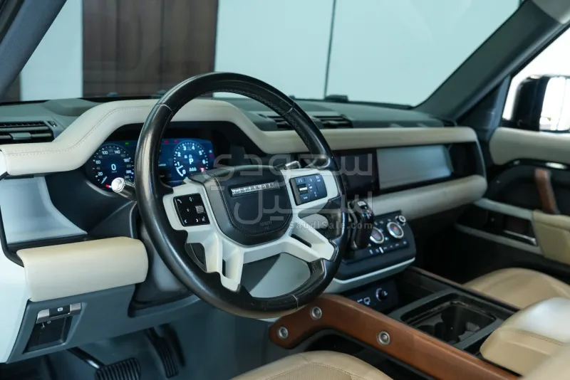 2022 لاند روفر ديفيندر 90