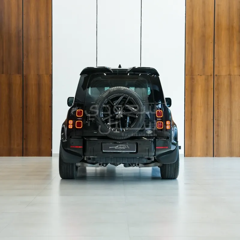 2022 لاند روفر ديفيندر 90