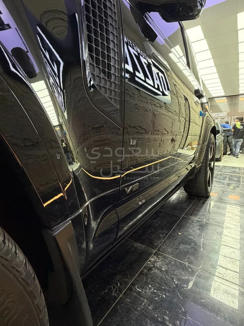 2023 لاند روفر ديفيندر 90