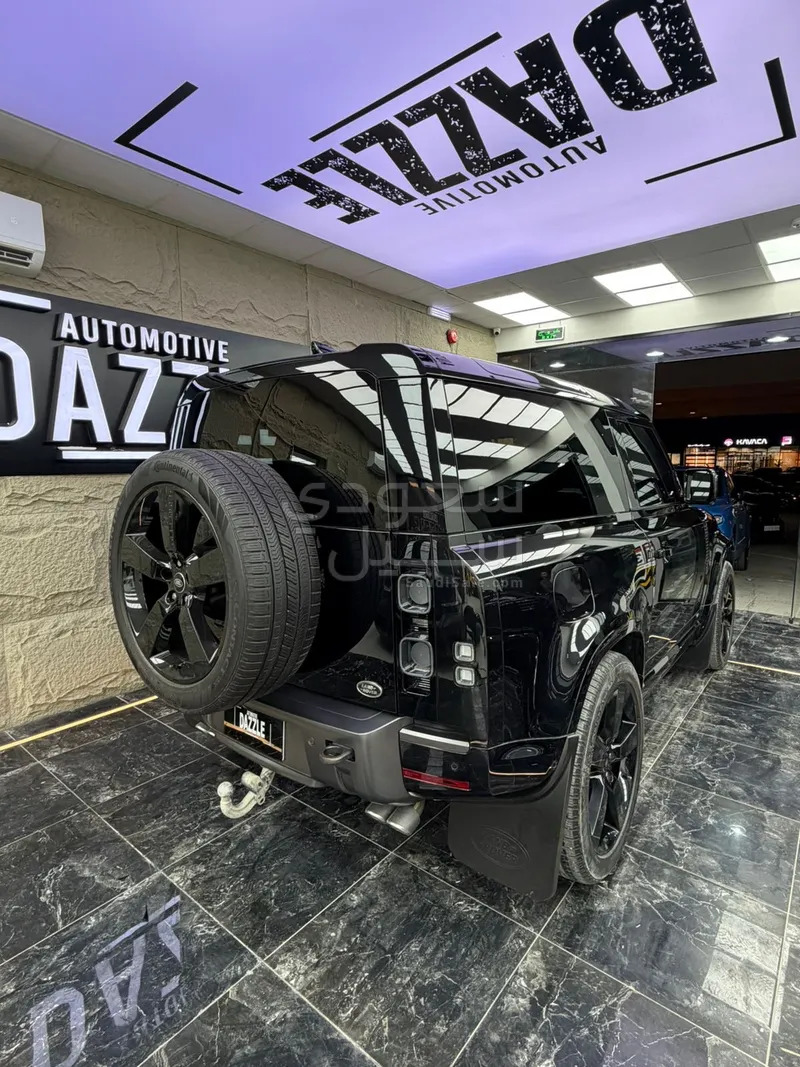 2023 لاند روفر ديفيندر 90