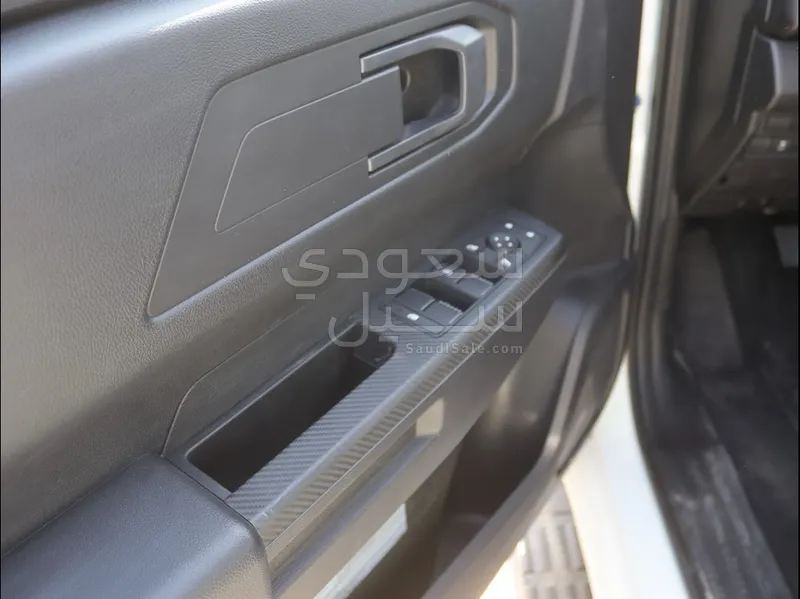 2024 متسوبيشي ال 200