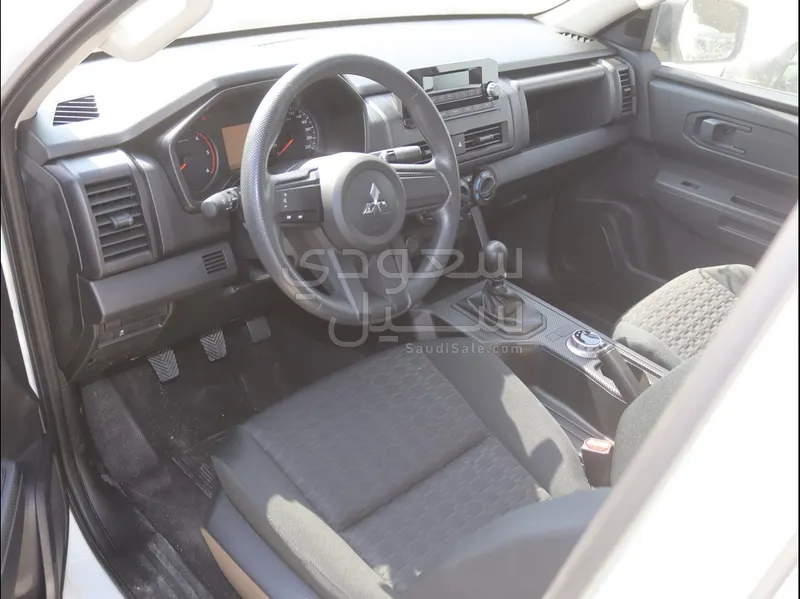 2024 متسوبيشي ال 200