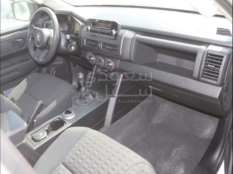 2024 متسوبيشي ال 200