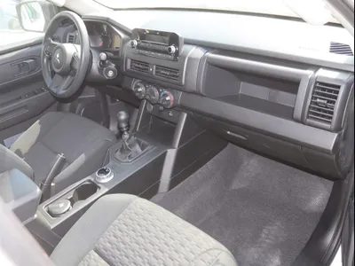 2024 متسوبيشي ال 200