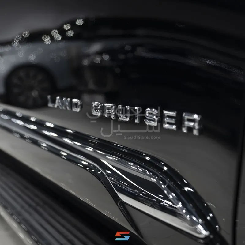 2025 تويوتا لاند كروزر جي اكس ار4