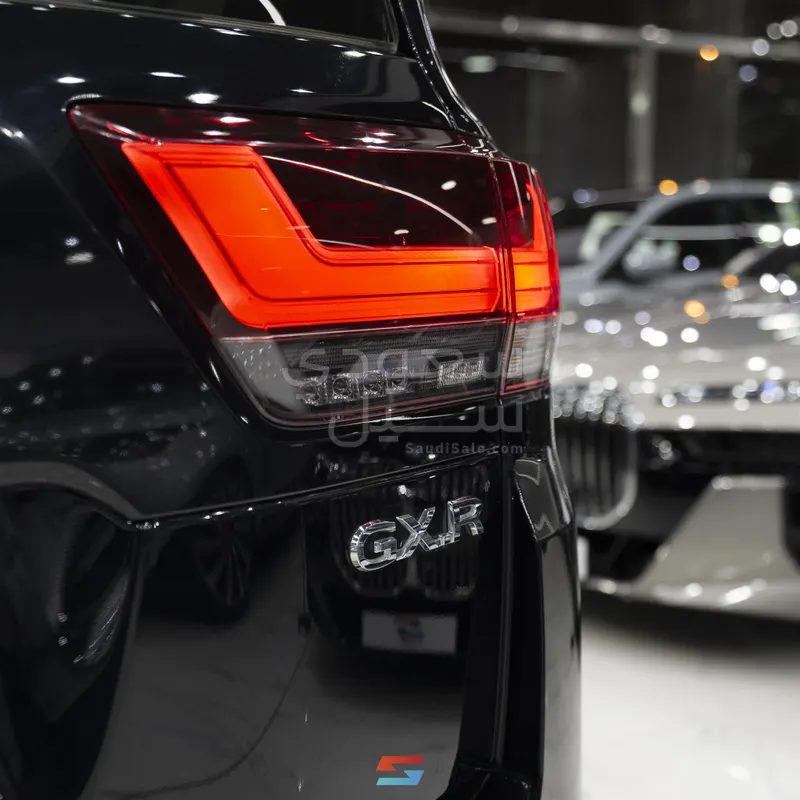 2025 تويوتا لاند كروزر جي اكس ار4