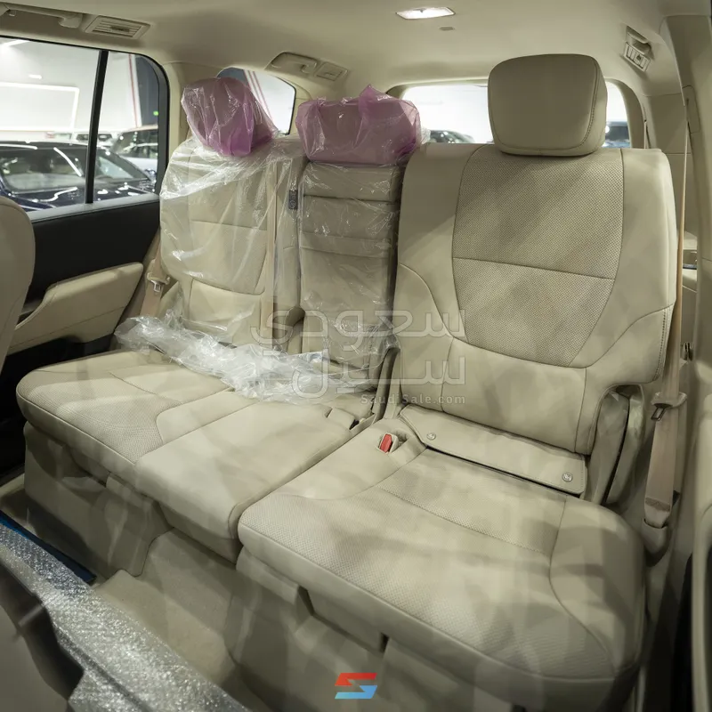 2025 تويوتا لاند كروزر جي اكس ار4