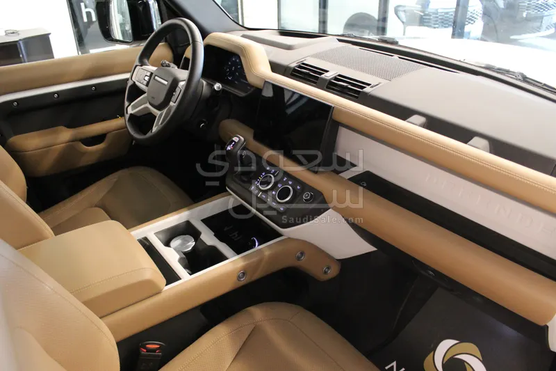 2025 لاند روفر ديفيندر 110