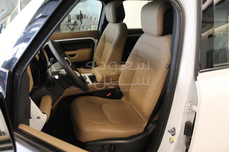 2025 لاند روفر ديفيندر 110