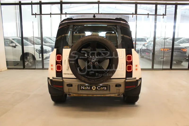 2025 لاند روفر ديفيندر 110