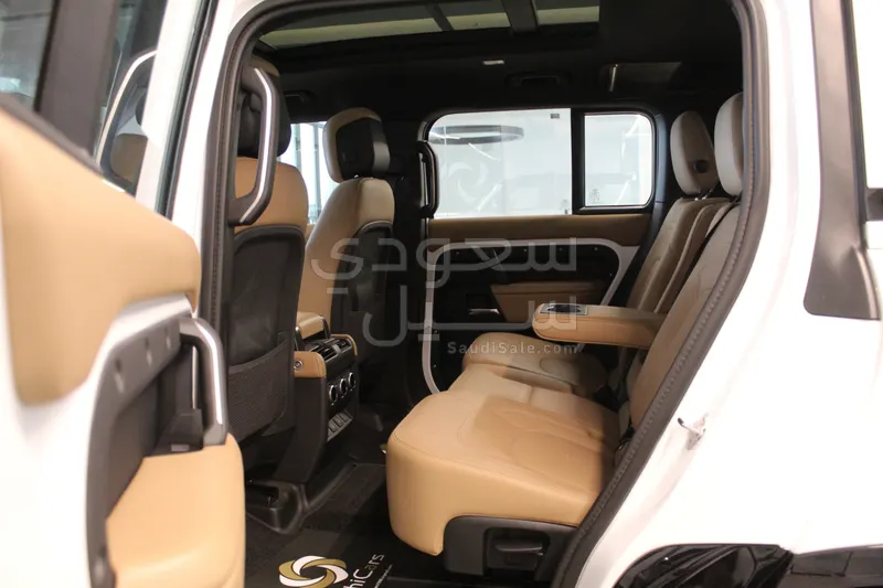 2025 لاند روفر ديفيندر 110