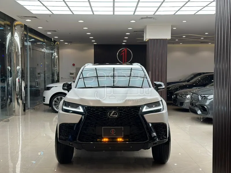 2024 لكزس إل إكس 600 إف