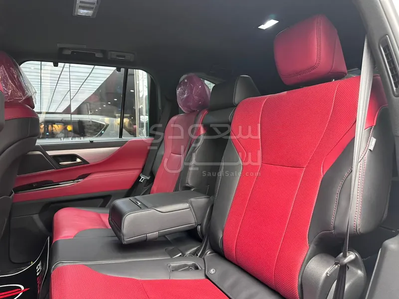 2024 لكزس إل إكس 600 إف