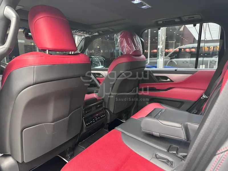 2024 لكزس إل إكس 600 إف