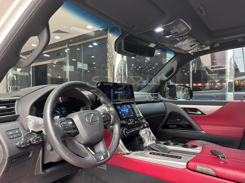 2024 لكزس إل إكس 600 إف