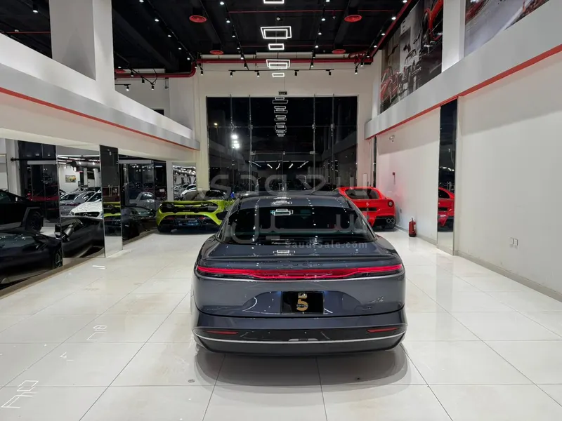 2025 لوسيد اير بيور